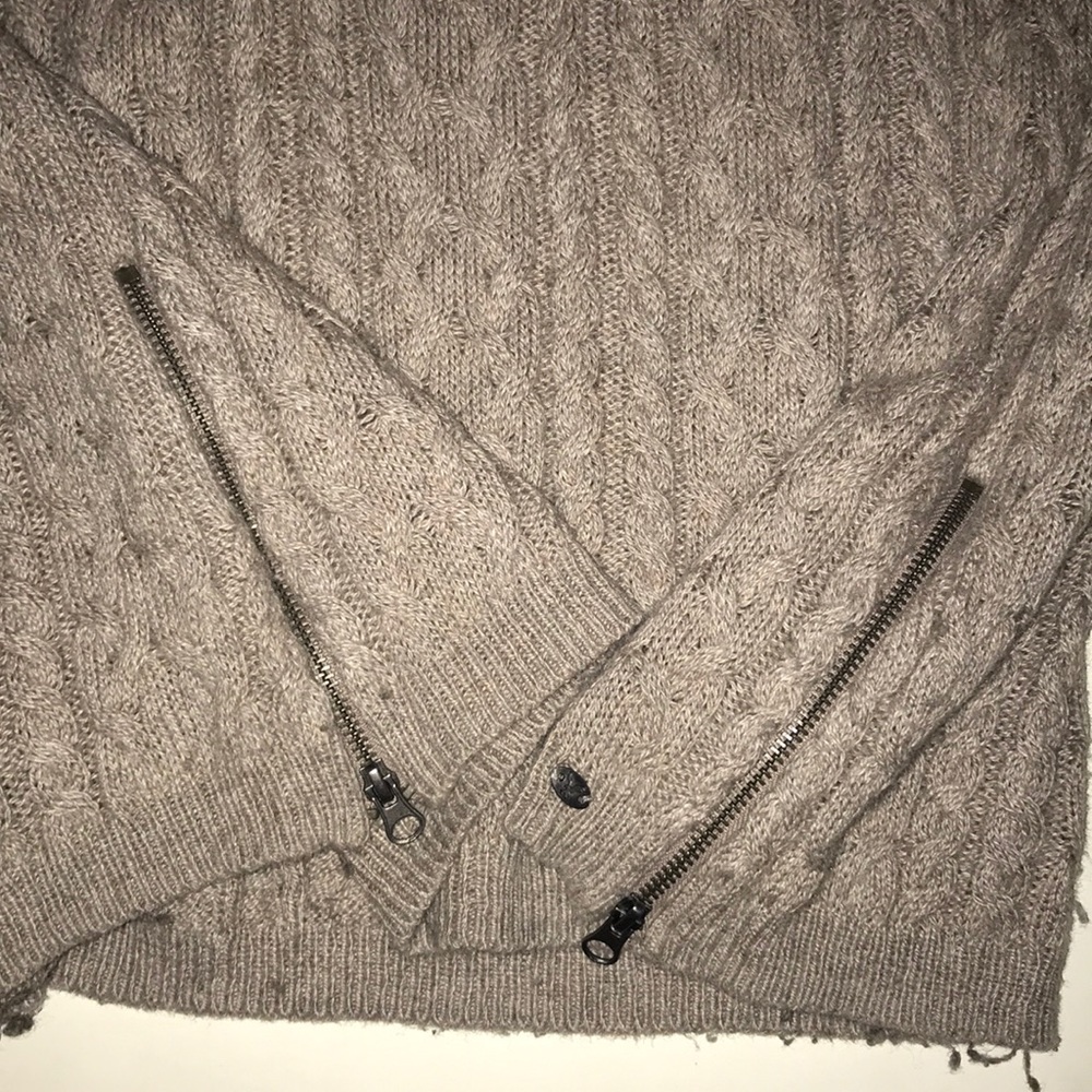 AE sweater - Picture 2 of 2